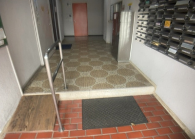【内装】 | シャンボール相模原 | 共有部分は、住民なら誰もが使える設備のこと。例えば駐車場やエレベーター、インターネット設備、セキュリティ設備などがあります。他にも、マンションの廊下・外部階段やエントランス・ゴミ置き場などがあります。