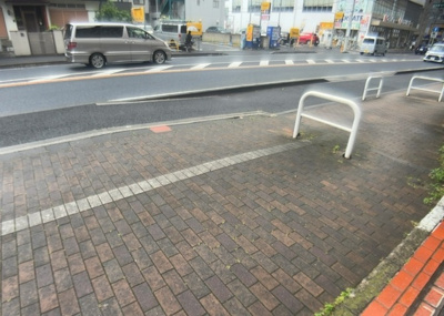 【駐車場】 | シャンボール相模原 | 駐車場と明記されていても、最小スペースでつくられた駐車場だと大型車は駐車できなかったり、出入りしにくくなったりする可能性があります。お車のサイズと購入したい物件の駐車場のサイズを現地で確認しましょう。