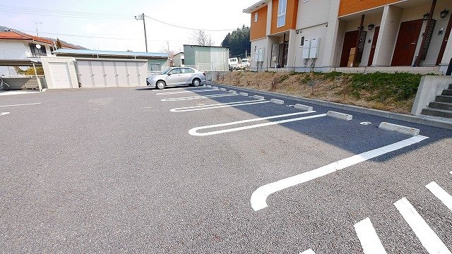 ガーデンハウス・ＭＫの駐車場