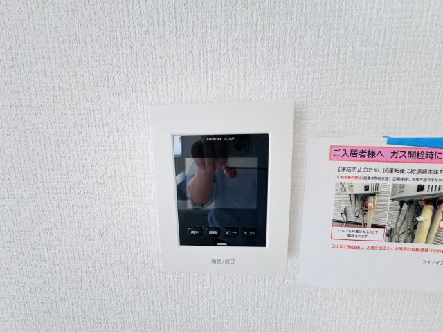三郷市高州１丁目新築戸建【高州東小学校：10分】のセキュリティ|来客時も安心のTVモニター付きインターフォン