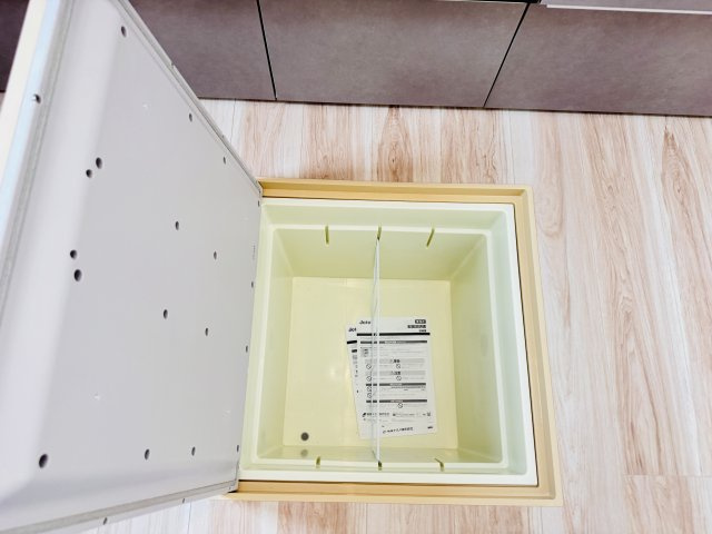三郷市高州１丁目新築戸建【高州東小学校：10分】のキッチン|キッチン床下収納