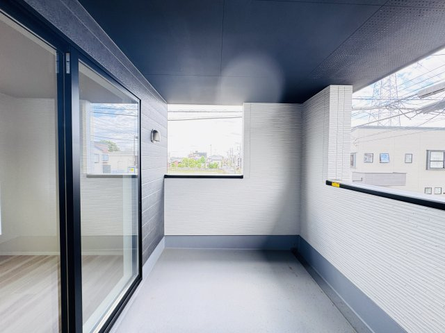 三郷市高州１丁目新築戸建【高州東小学校：10分】のバルコニー|寝室前・南向きルーフバルコニー