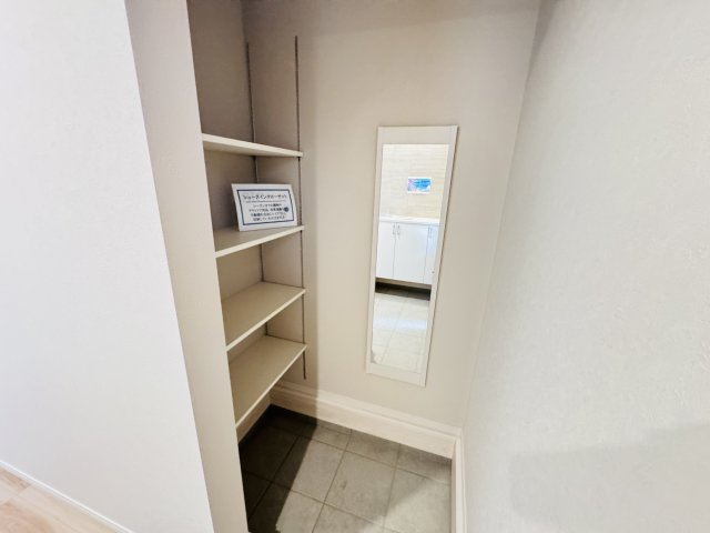 三郷市高州１丁目新築戸建【高州東小学校：10分】の玄関|玄関ホール・シューズインクローク