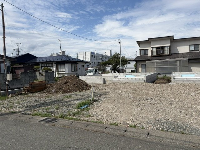 盛岡市みたけ４丁目の前面道路含む現地写真
