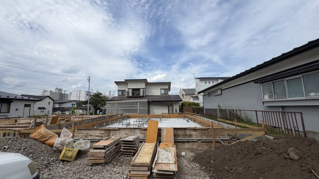 盛岡市みたけ４丁目の前面道路含む現地写真