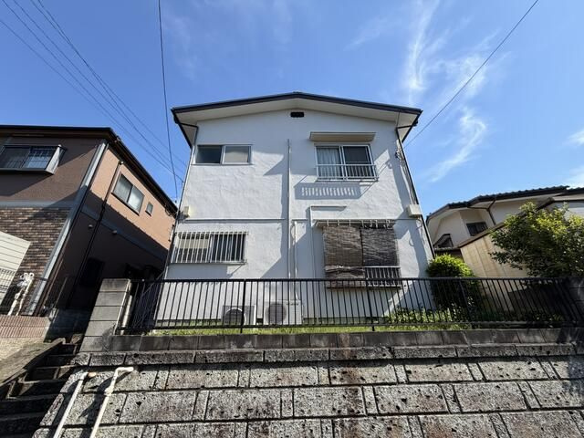 横浜市港南区上大岡東１丁目のアパートの外観