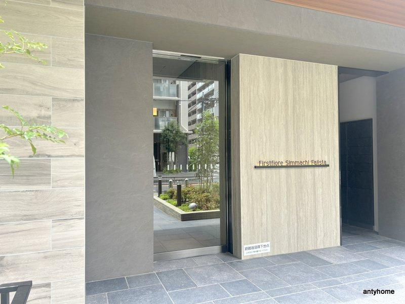 ファーストフィオーレ新町ファジスタ　仲介手数料無料のエントランス