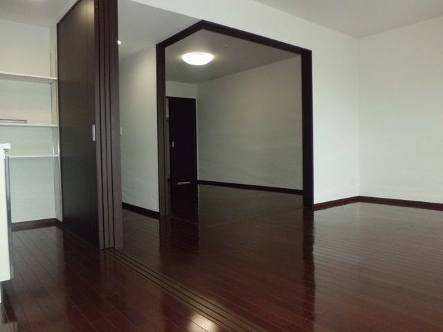 サニープレイス西芦屋2号館の居間・リビング