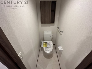 温水洗浄便座付きのトイレです♪