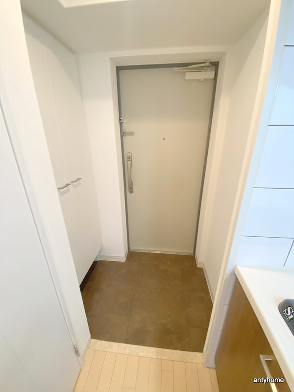 アーデン谷町　仲介手数料無料の玄関