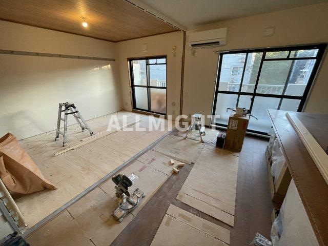 川崎市麻生区上麻生５丁目の賃貸マンションの居間・リビング|★お部屋探しはオールマイト不動産までご相談下さい♪