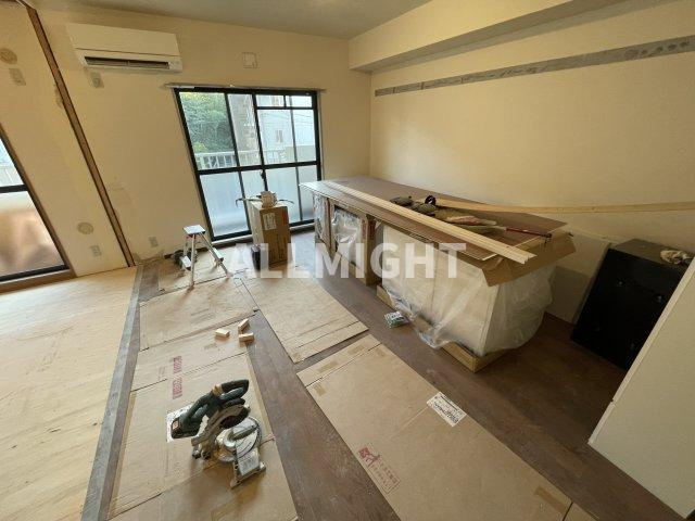 川崎市麻生区上麻生５丁目の賃貸マンションの居間・リビング|★お部屋探しはオールマイト不動産までご相談下さい♪
