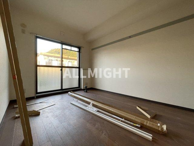 川崎市麻生区上麻生５丁目の賃貸マンションの居間・リビング|★お部屋探しはオールマイト不動産までご相談下さい♪