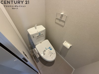 温水洗浄便座付きのトイレです♪
