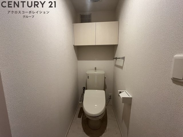 温水洗浄便座付きのトイレです♪