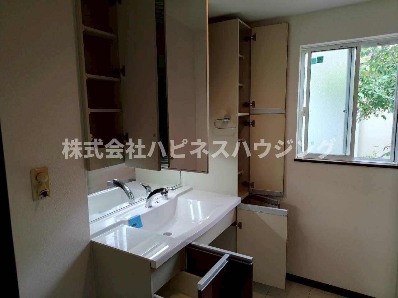 印西貸家の独立洗面台