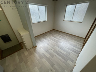 松葉宛の居間