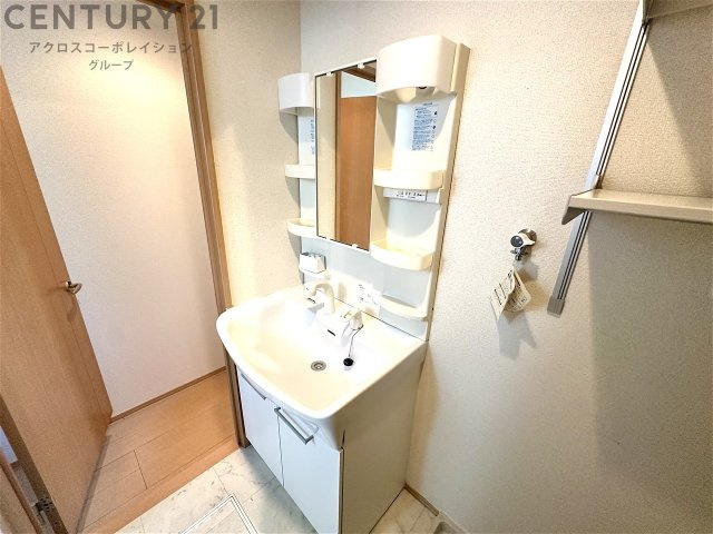 洗面所内に室内洗濯機置場がついてます！