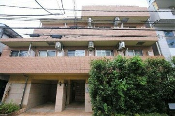 【外観】 | プレール・ドゥーク新中野 | 鉄筋コンクリート造のがっちりとした建物。