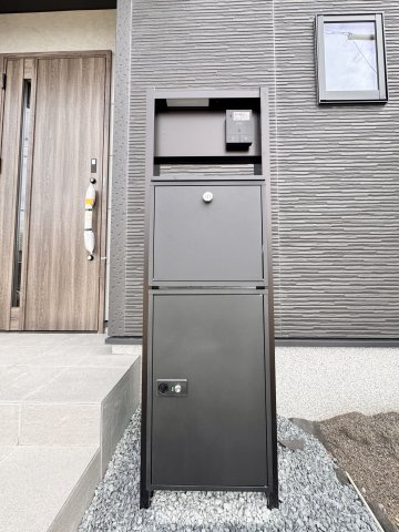 舞阪町舞阪　全1棟の設備|外に設置してあるポストと宅配BOXになります。