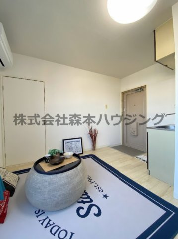 【洋室】 | 　デイルーチェ北岸和田 | 落ち着いた色調の洋室です