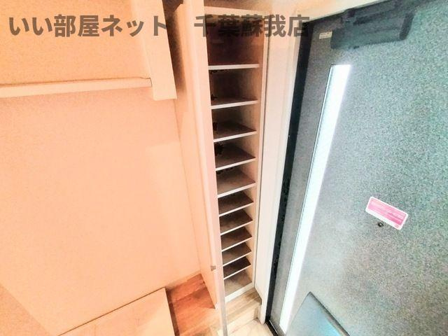 アルカディア本郷台の収納|明るい玄関です