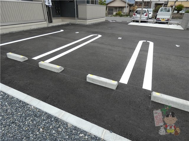 ラルゴスターダストの駐車場