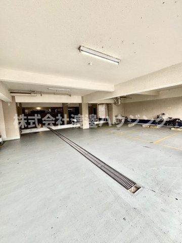 メゾン・OHSの駐車場
