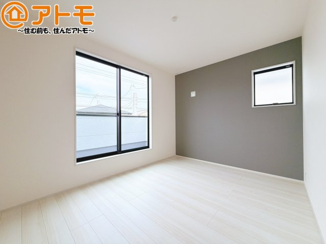 【寝室】 | 島田市道悦4丁目　新築戸建　2号棟 | アクセントクロスが印象的なお部屋です。お気に入りの家具に囲まれてゆったり過ごしたいですね♪