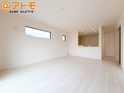 【居間・リビング】 | 島田市道悦4丁目　新築戸建　2号棟 | 家族団らんのイメージは、リビングを思い浮かべませんか？リビングこそ広々としたお部屋が良いですね♪