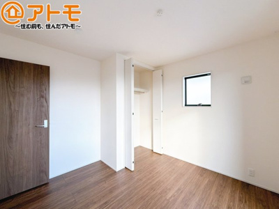【寝室】 | 島田市道悦4丁目　新築戸建　1号棟 | 収納スペースもしっかり確保したお部屋は、収納家具の数も減らせるのでお部屋を広く使えます！