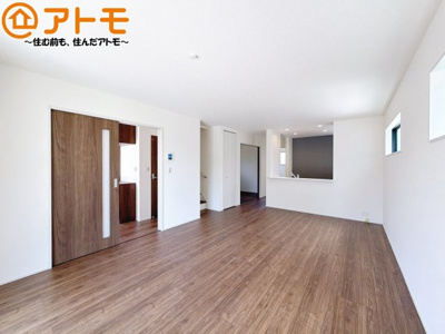 【居間・リビング】 | 島田市道悦4丁目　新築戸建　1号棟 | 家族団らんのイメージは、リビングを思い浮かべませんか？リビングこそ広々としたお部屋が良いですね♪