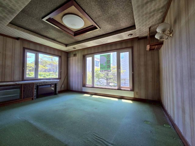 若草町17番　中古住宅の居間・リビング