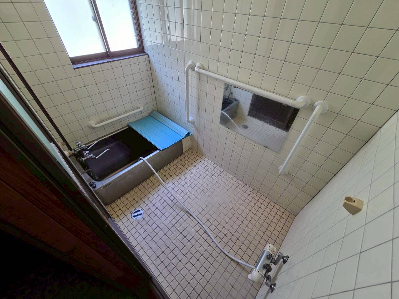 若草町17番　中古住宅の浴室