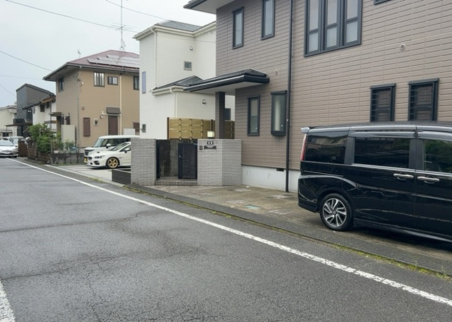 【前面道路含む現地写真】 | お持ちの車種によっては前面道路が広い方が便利でしょう。しかし、前面道路が広ければその分交通量が多くなるため、騒音などが気になる場合があります。実際に現地を見学し、周辺交通量や騒音などを確認しましょう！