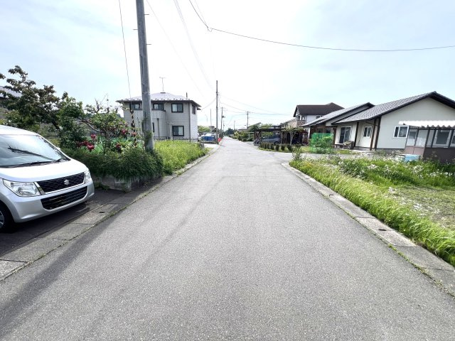 花巻市胡四王一丁目　土地の前面道路含む現地写真