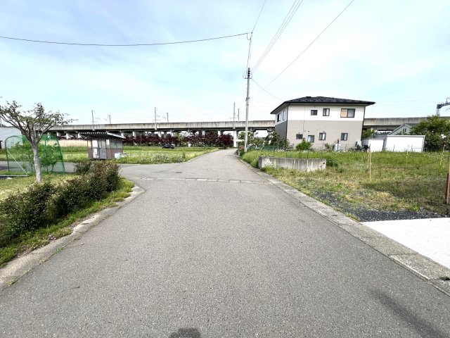 花巻市胡四王一丁目　土地の前面道路含む現地写真