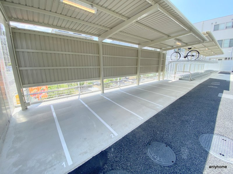 TOPAZ江坂 仲介手数料無料の駐車場