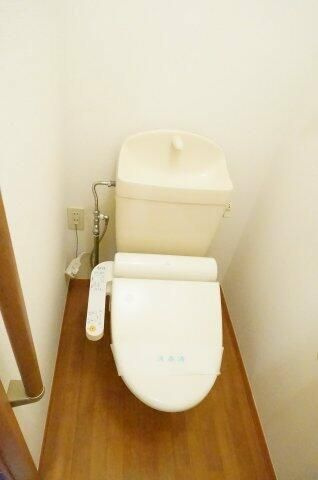 リッシェルのトイレ|落ち着いた色調のトイレです
