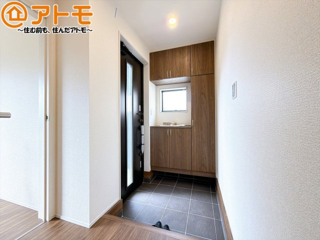 【玄関】 | 島田市稲荷4丁目　新築戸建　全1棟 | 玄関は収納付きで使い勝手良好♪見た目もすっきり♪