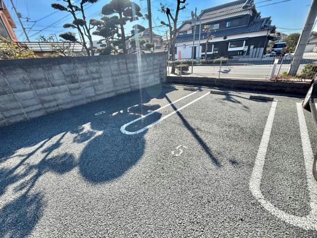 ラ　ヴィ　アンソレイエの駐車場