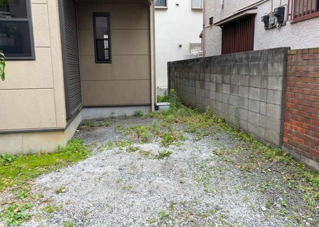 【駐車場】 | 駐車場と明記されていても、最小スペースでつくられた駐車場だと大型車は駐車できなかったり、出入りしにくくなったりする可能性があります。お車のサイズと購入したい物件の駐車場のサイズを現地で確認しましょう。