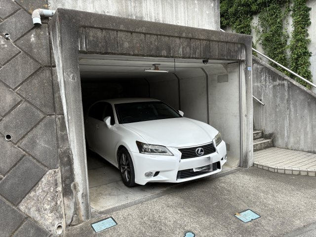 嵐山町廣野 中古戸建の駐車場|高さ２ｍのビルトインガレージ　１台分