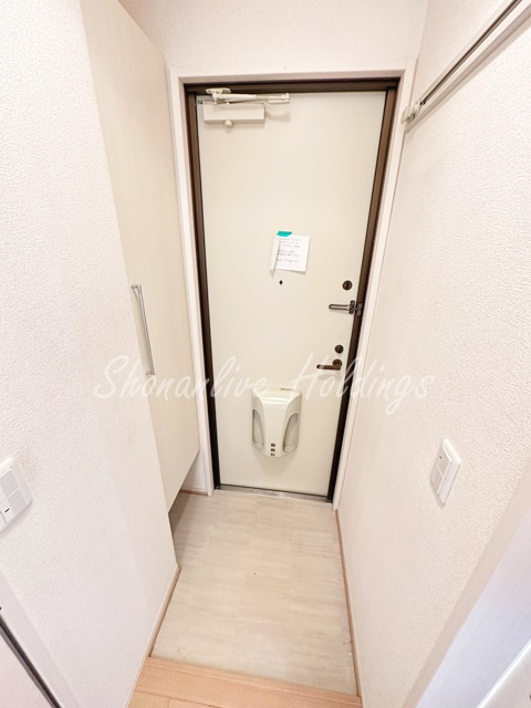 横浜市栄区笠間２丁目のアパートの玄関