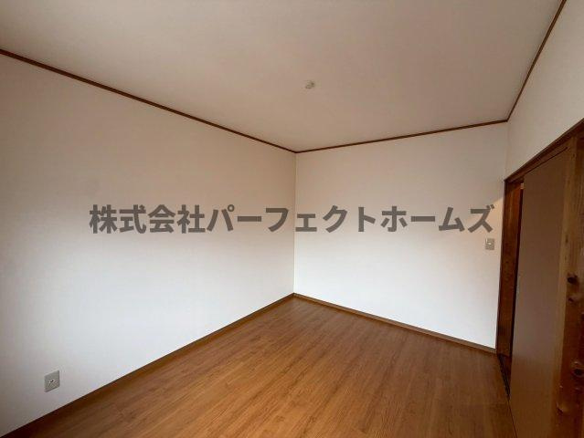 枚方市天之川町のテラスの洋室|明るい洋室です