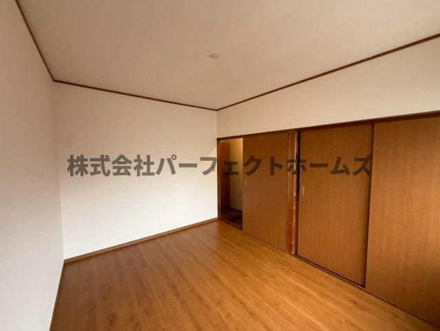 枚方市天之川町のテラスの洋室|明るい洋室です