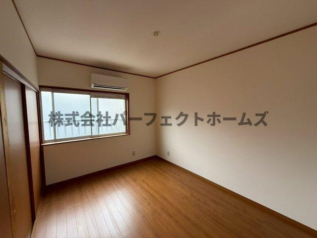 枚方市天之川町のテラスの洋室|落ち着いた色調の洋室です