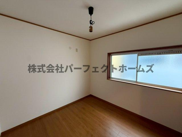 枚方市天之川町のテラスの洋室|広々とした洋室です