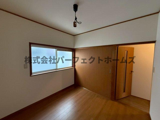 枚方市天之川町のテラスの洋室|広々とした洋室です