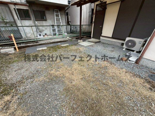 枚方市天之川町のテラスの駐車場|車をお持ちの方に嬉しい駐車場付きの物件です